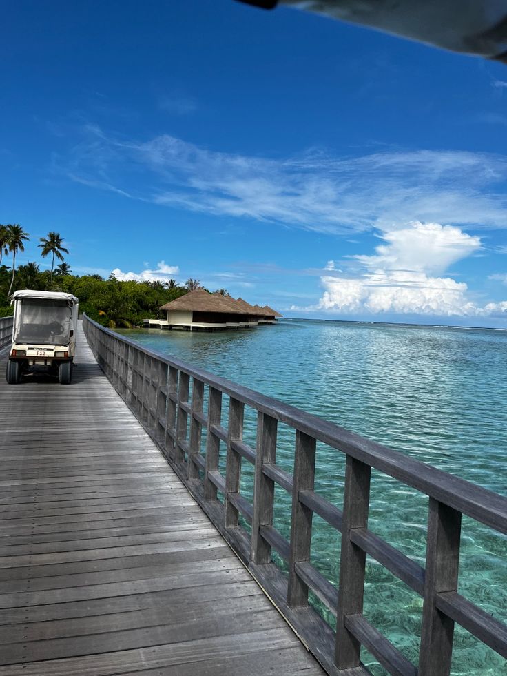 House-Reef Exploration & Island Leisure